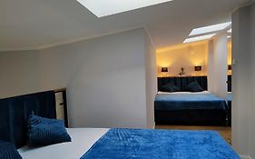 Hugo Vip Apartments
